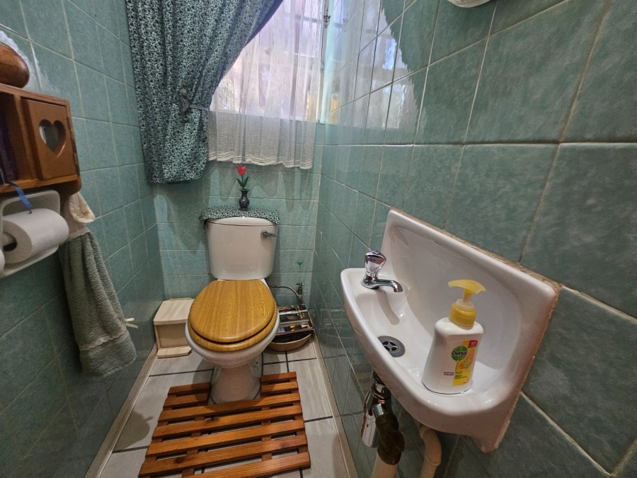 5 Bedroom Property for Sale in Panorama Free State